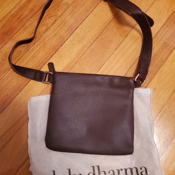 NWOT lulu dharma belt bag vegan leather. Fanny pack.Stylish. Chestnut/purple Mix - Picture 2 of 3